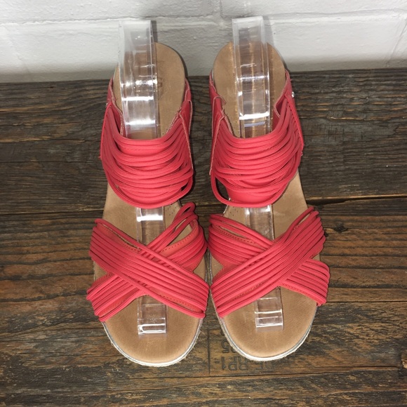 UGG Hilarie Open Toe Sandal Wedge Red - Picture 3 of 11